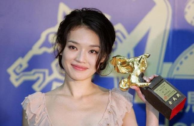 色情內(nèi)容是不合法的，違反我國相關(guān)的法律法規(guī)。我們應(yīng)該遵守法律和道德準(zhǔn)則，遠(yuǎn)離色情內(nèi)容。如果您有其他有益身心的娛樂需求，可以尋找一些正規(guī)的平臺或文化活動，例如觀看電影、參加體育運(yùn)動、學(xué)習(xí)繪畫或音樂等。這些活動不僅能夠提供娛樂和放松，還能提升個(gè)人技能和興趣，促進(jìn)身心健康。